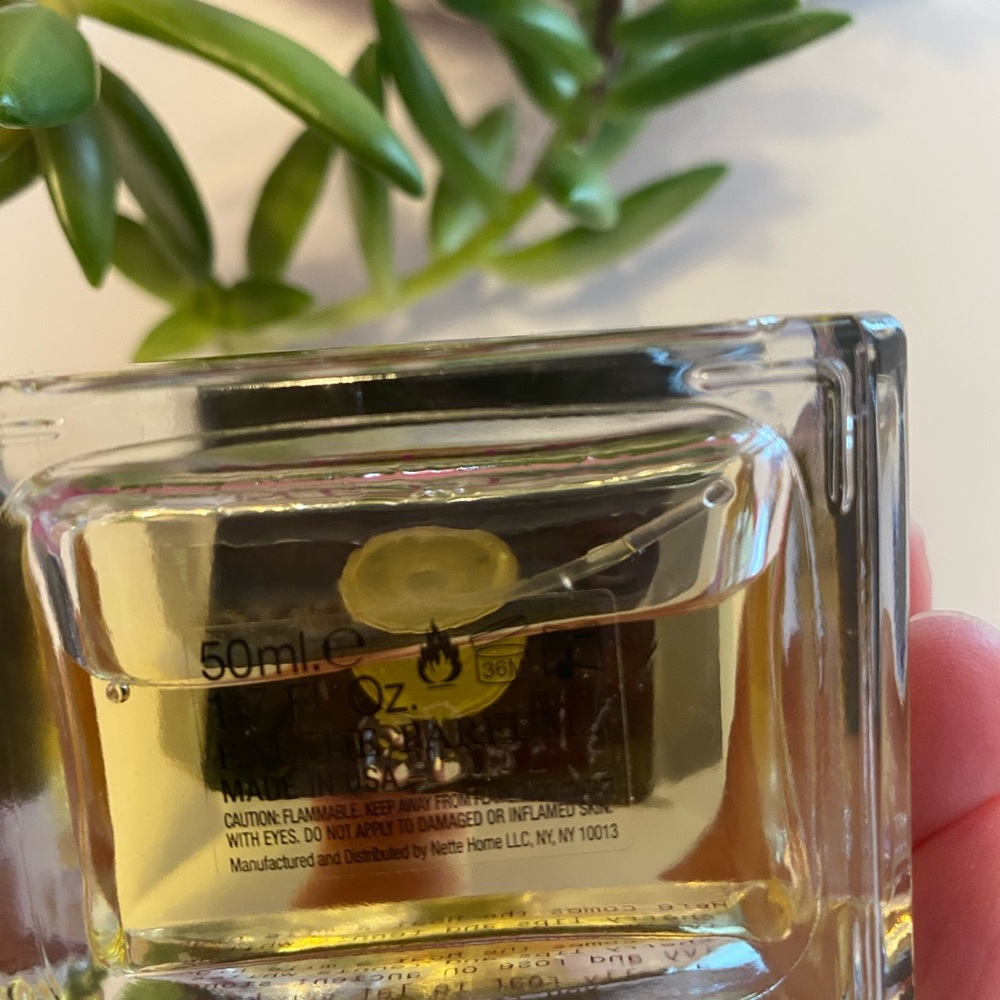 Nette Rose Parade Perfume - Picture 3 of 4